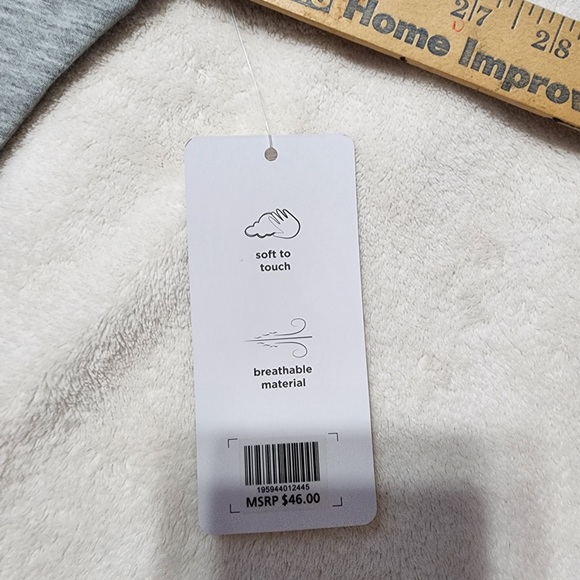 V-neck tee - Picture 3 of 5